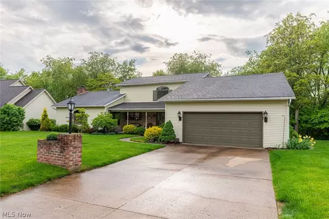 625 Ridgewood Dr, Coshocton, OH 43812