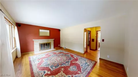29280 White Rd, Willoughby Hills, OH 44092 photo 3