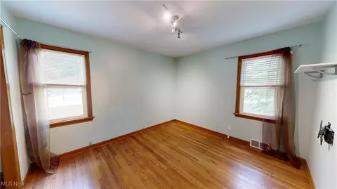 29280 White Rd, Willoughby Hills, OH 44092 photo 9