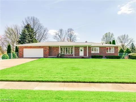 758 Penn Wood Dr, Tallmadge, OH 44278