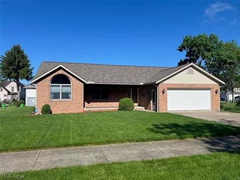 815 N 3rd St, Dennison, OH 44621