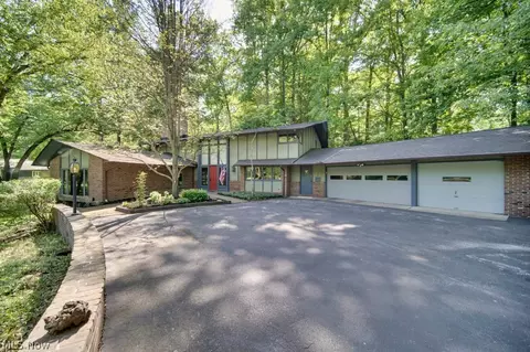 34540 Sherbrook Park Dr, Solon, OH 44139