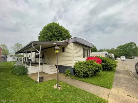 320 Seagull Ln, New Philadelphia, OH 44663