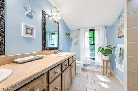 Bath - 12675 Millview Ln, Chardon, OH 44024 photo 5 of 5