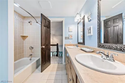Bath - 12675 Millview Ln, Chardon, OH 44024 photo 4 of 5