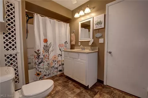 Bath - 18373 5th St, Beloit, OH 44609 photo 1 of 2