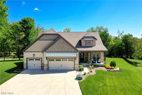 5571 Shadow Ridge Cir NW, North Canton, OH 44720