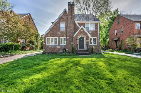 2327 Canterbury Rd, University Heights, OH 44118