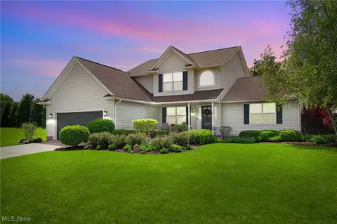 188 Brook View Dr, Cuyahoga Falls, OH 44223