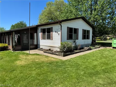 1 Kylie Ct, Olmsted Twp, OH 44138