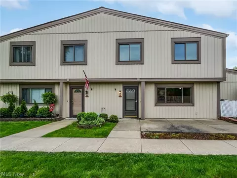 11646 Club House Dr #27, North Royalton, OH 44133