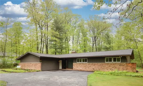 7400 Greenfield Trl, Chesterland, OH 44026