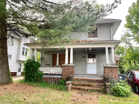 472 Beechwood Dr, Akron, OH 44320