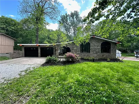5789 Brookwood Dr, Akron, OH 44319