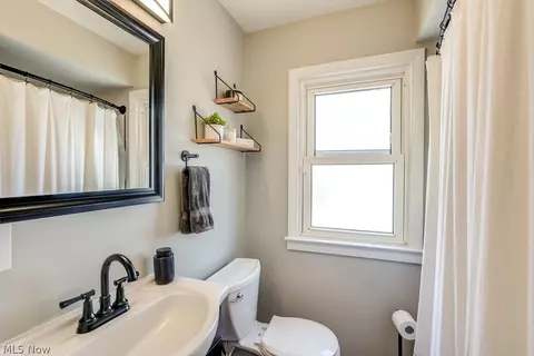 Bath - 3903 Klusner Ave, Parma, OH 44134 photo 1 of 2