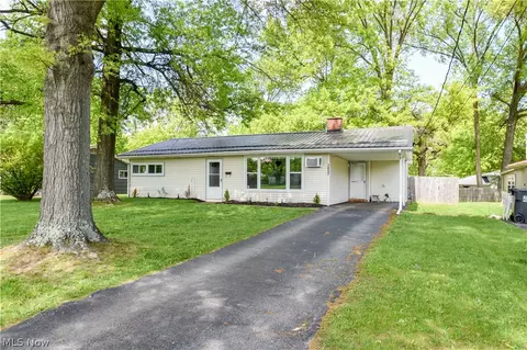 3852 Ascot Ct, Youngstown, OH 44511