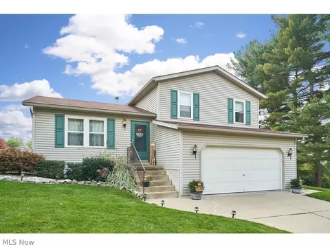 14 Briarwood Dr, Doylestown, OH 44230