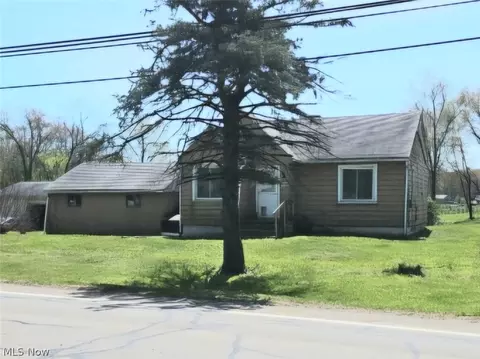 8348 Manchester Ave NW, Canal Fulton, OH 44614