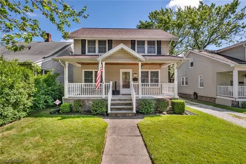 512 7th St, Fairport Harbor, OH 44077