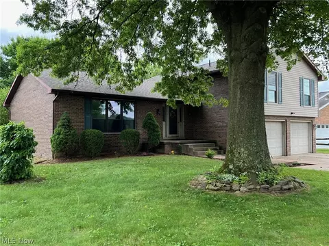 3202 River Rd, Vienna, WV 26105