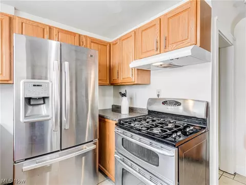 Kitchen - 377 E Wilbeth Rd, Akron, OH 44301 photo 3 of 4