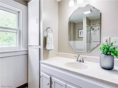 Bath - 377 E Wilbeth Rd, Akron, OH 44301 photo 1 of 1