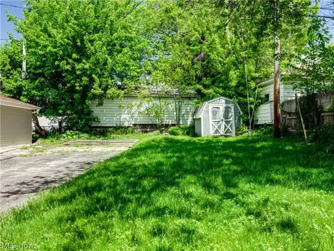 Exterior - 377 E Wilbeth Rd, Akron, OH 44301 photo 2 of 4