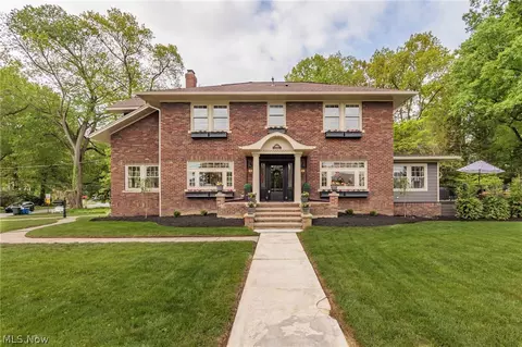 21811 Lake Rd, Rocky River, OH 44116
