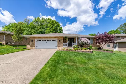 6810 Donna Rae Dr, Seven Hills, OH 44131