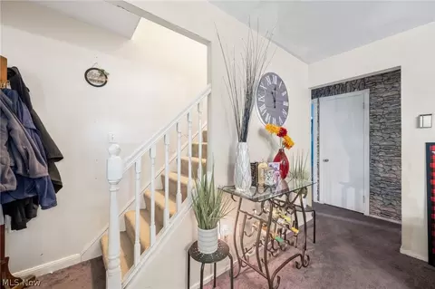 Entry Way - 370 E 232nd St, Euclid, OH 44123 photo 1 of 1