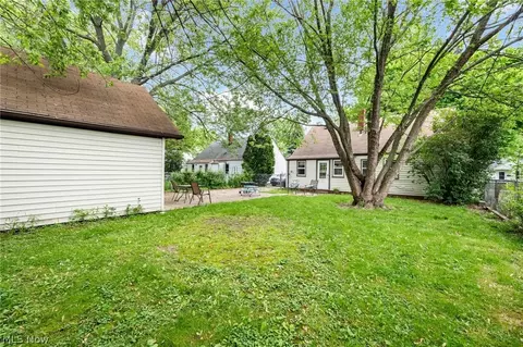 Exterior - 370 E 232nd St, Euclid, OH 44123 photo 2 of 4