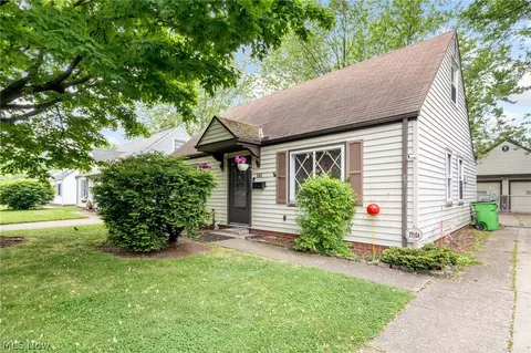 Exterior - 370 E 232nd St, Euclid, OH 44123 photo 4 of 4