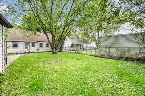 Exterior - 370 E 232nd St, Euclid, OH 44123 photo 3 of 4
