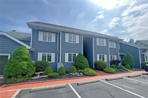 111 W Lakeshore Dr #6E, Kelleys Island, OH 43438