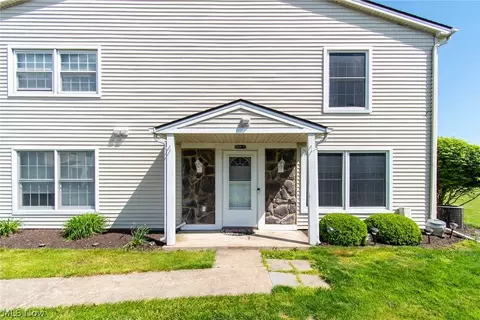2812 Ivy Hill Cir #C, Cortland, OH 44410
