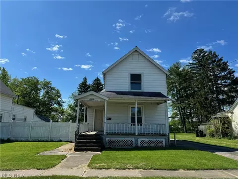 108 Spruce St, Elyria, OH 44035
