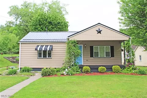 2077 Kings Creek Rd, Weirton, WV 26062