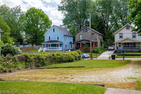 511 Flora Ave, Akron, OH 44314 photo 4
