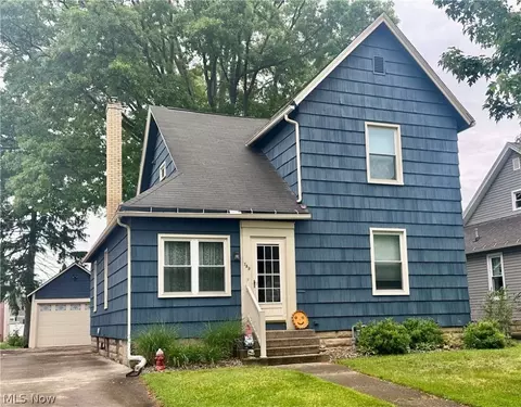 759 Ray Ave NW, New Philadelphia, OH 44663