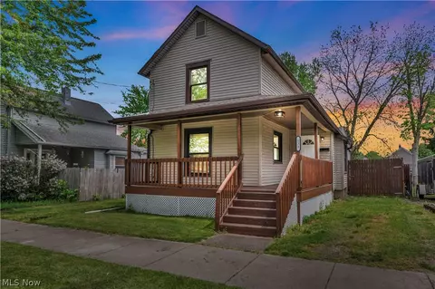 131 16th St NW, Barberton, OH 44203