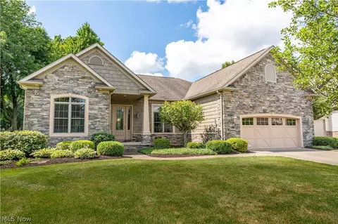 2094 E Park Dr, Uniontown, OH 44685