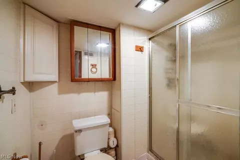 Bath - 1067 Dayton St, Akron, OH 44310 photo 2 of 2