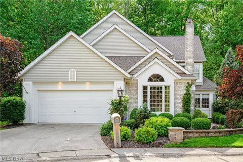3782 Trenton Ct #43, Westlake, OH 44145