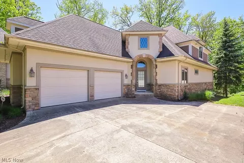11129 Caddie Ln, Concord, OH 44077