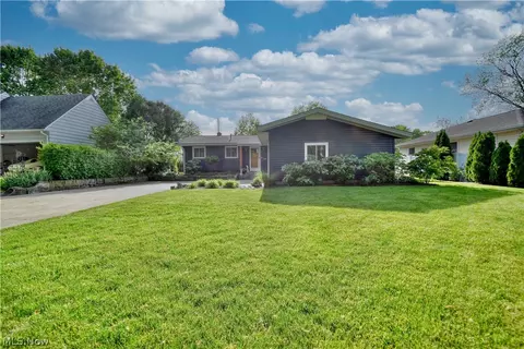 414 N Woodhill Dr, Amherst, OH 44001
