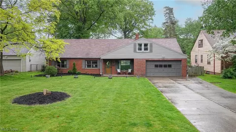 887 Stuart Dr, South Euclid, OH 44121