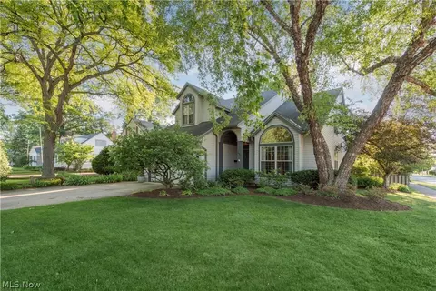 489 Dover Center Rd, Bay Village, OH 44140