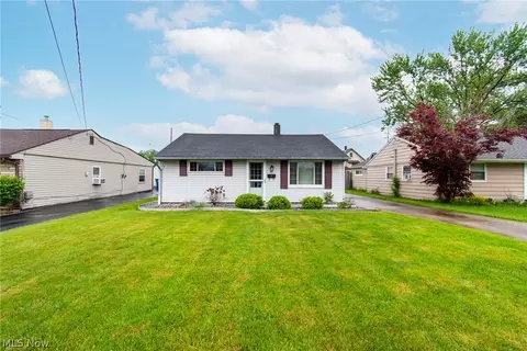 46 Emma St, Girard, OH 44420