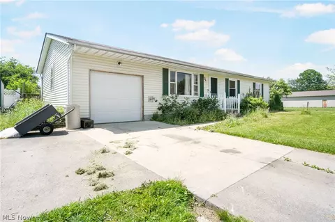 5266 Eberly Rd NE, Atwater, OH 44201