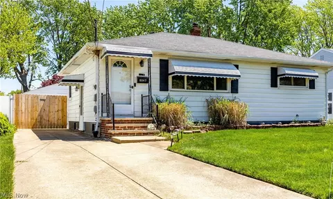 6047 Stark Dr, Brook Park, OH 44142
